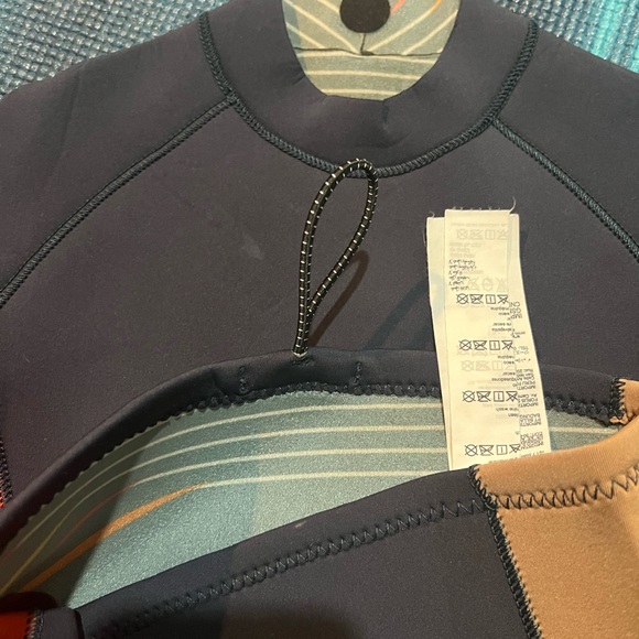 Reversible neoprene rash guard , should fit 10yr old - Picture 2 of 3